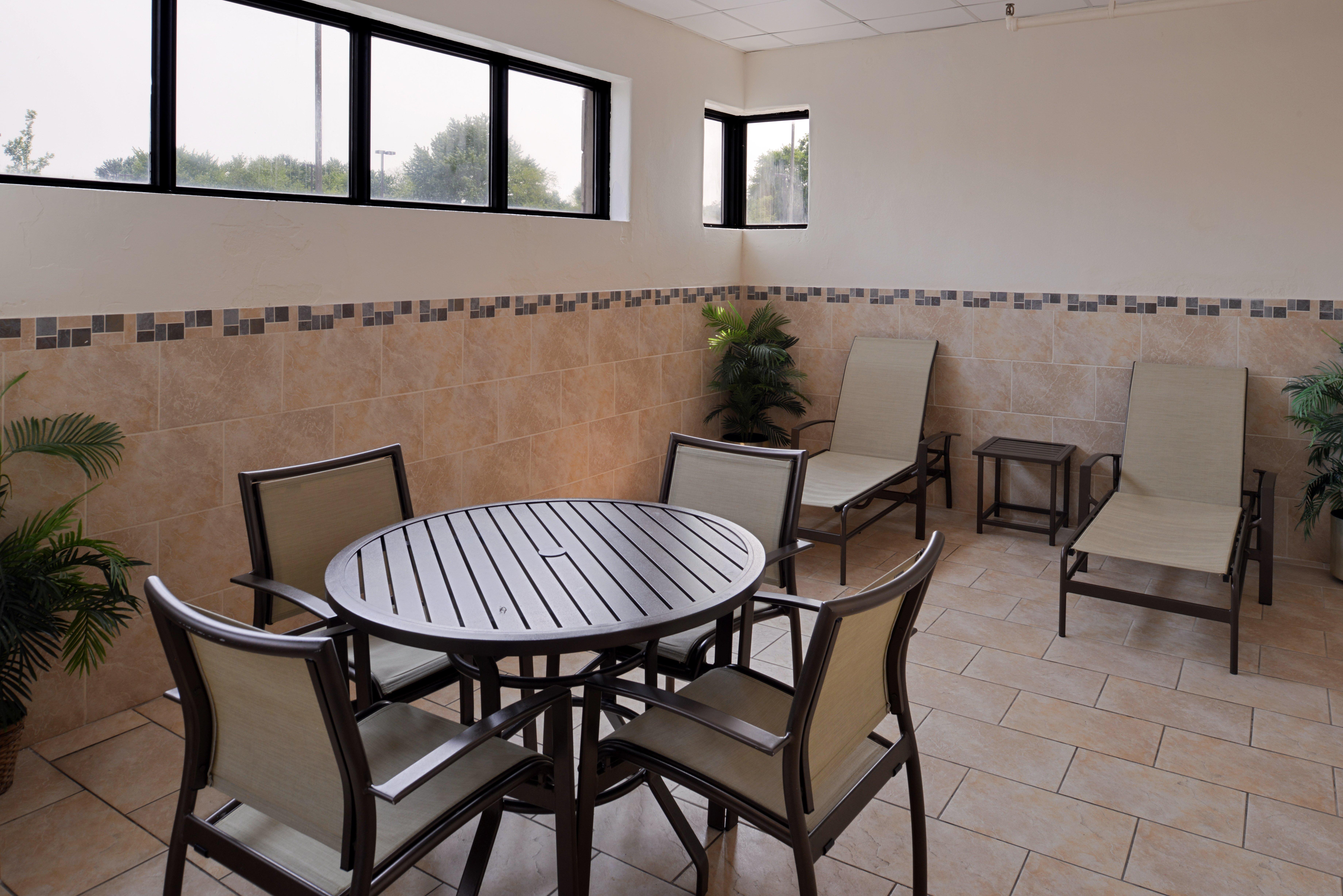 Holiday Inn Express Crestwood By Ihg Exterior foto